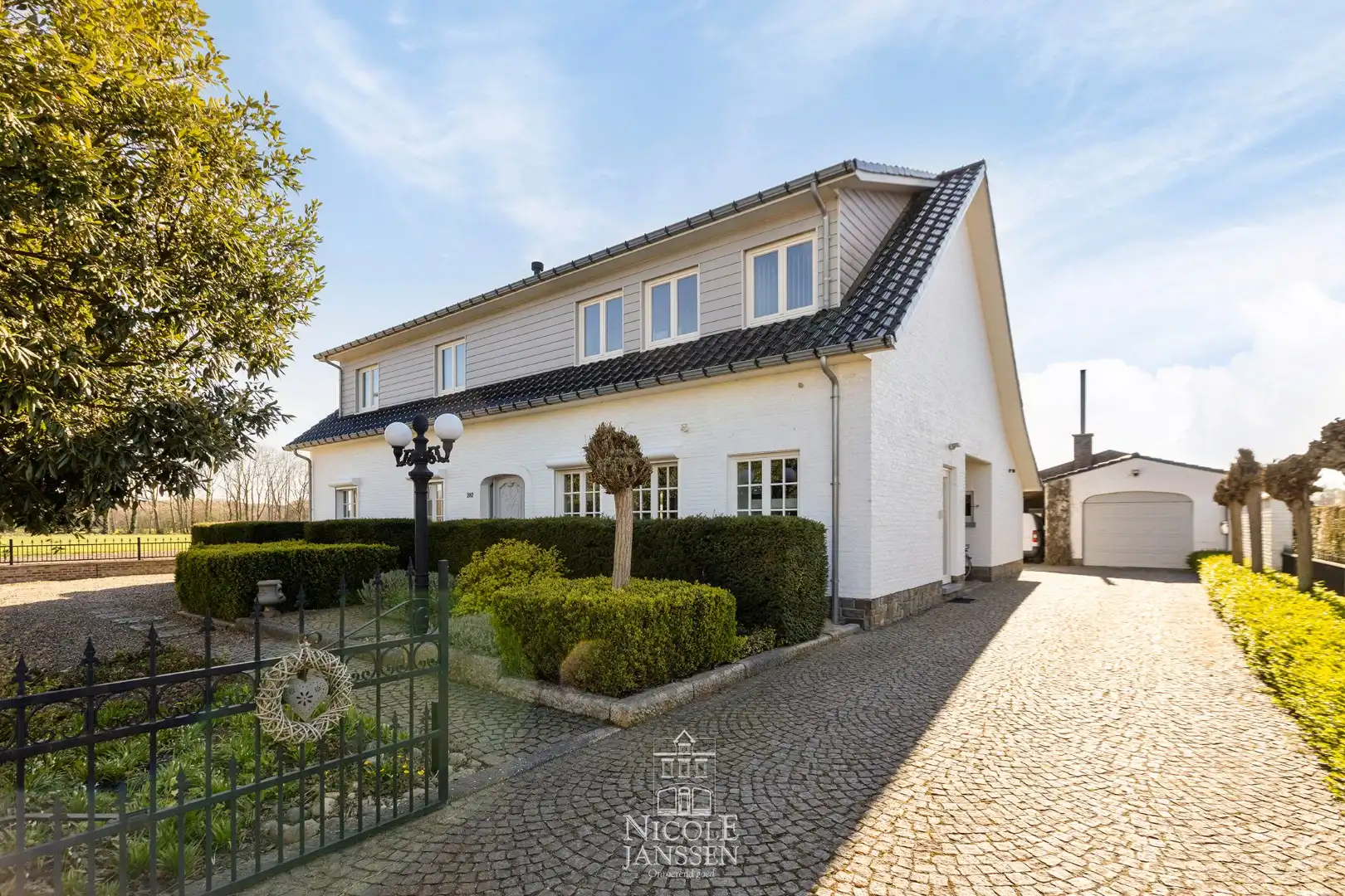 Instapklaar veelzijdig huis foto {{pictureIndex}}