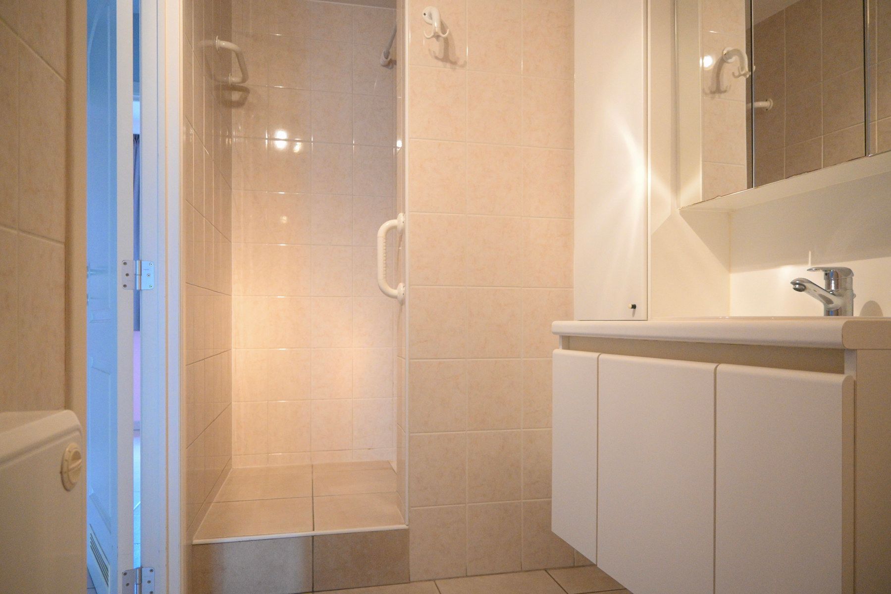 Verzorgd appartement vlakbij het centrum van Gistel. foto 9