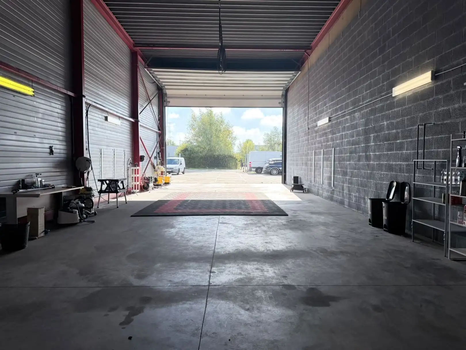 TE HUUR: Opslagruimte van 140m² te Genk! foto 3