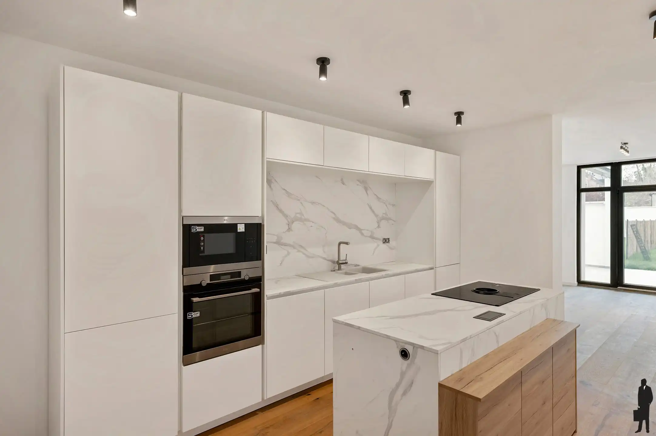 Prachtig gerenoveerd appartement met 2 slaapkamers en ruime tuin van 263 m² nabij het centrum van Mechelen. foto 6