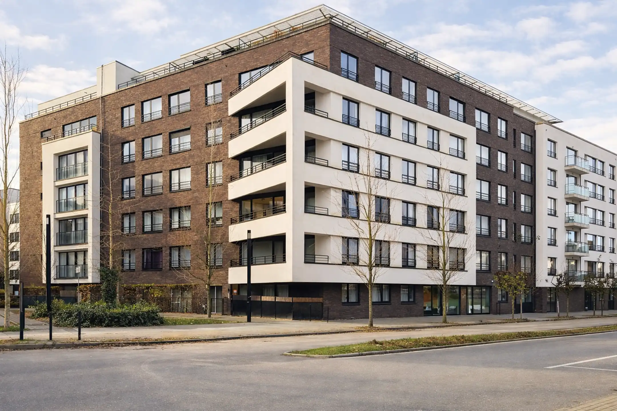 Prachtig 3-slaapkamerapp. met terras en parking (EPC: A-) foto 13