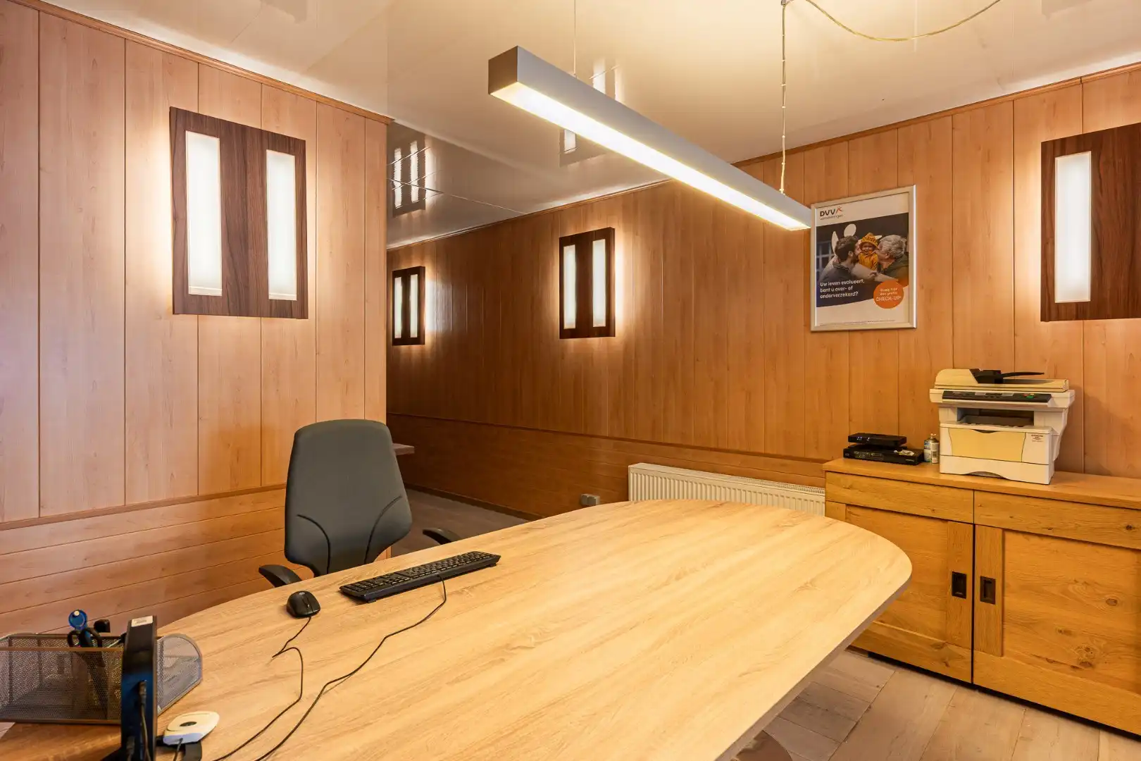 Gelijkvloerse kantoor-/ winkelruimte in het centrum van Moorslede foto 10