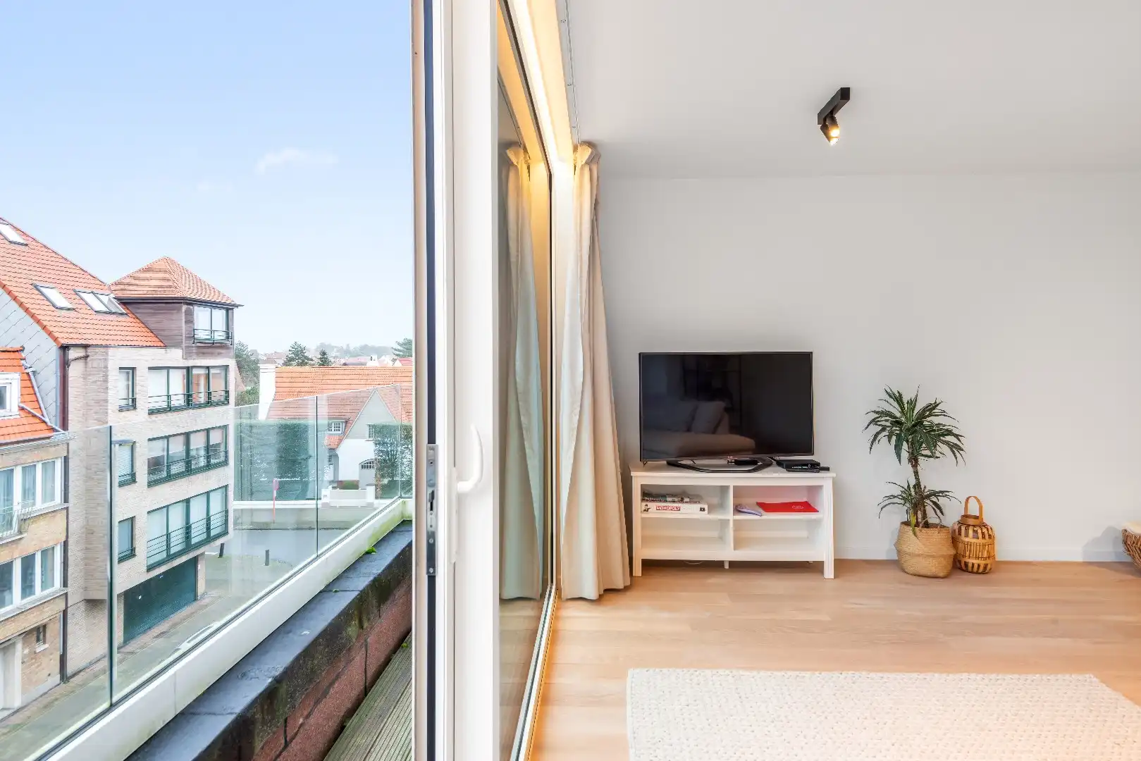 Ruime triplex ( BEN-woning) gelegen vlakbij de Lippenslaan en Zoutelaan op wandelafstand van de Zeedijk. foto 5