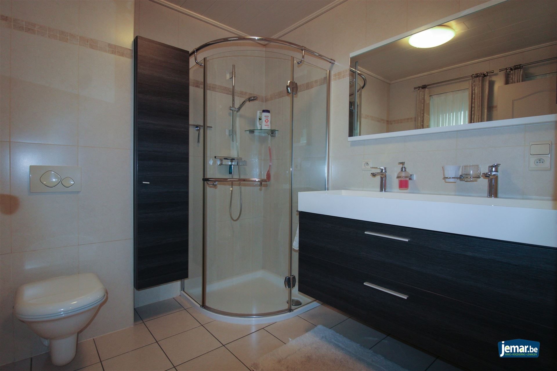 Instapklare en perfect onderhouden woning met 3 slaapkamers, 2 badkamers en een prachtige tuin van 6a74ca  in hartje Maasmechelen! foto 7