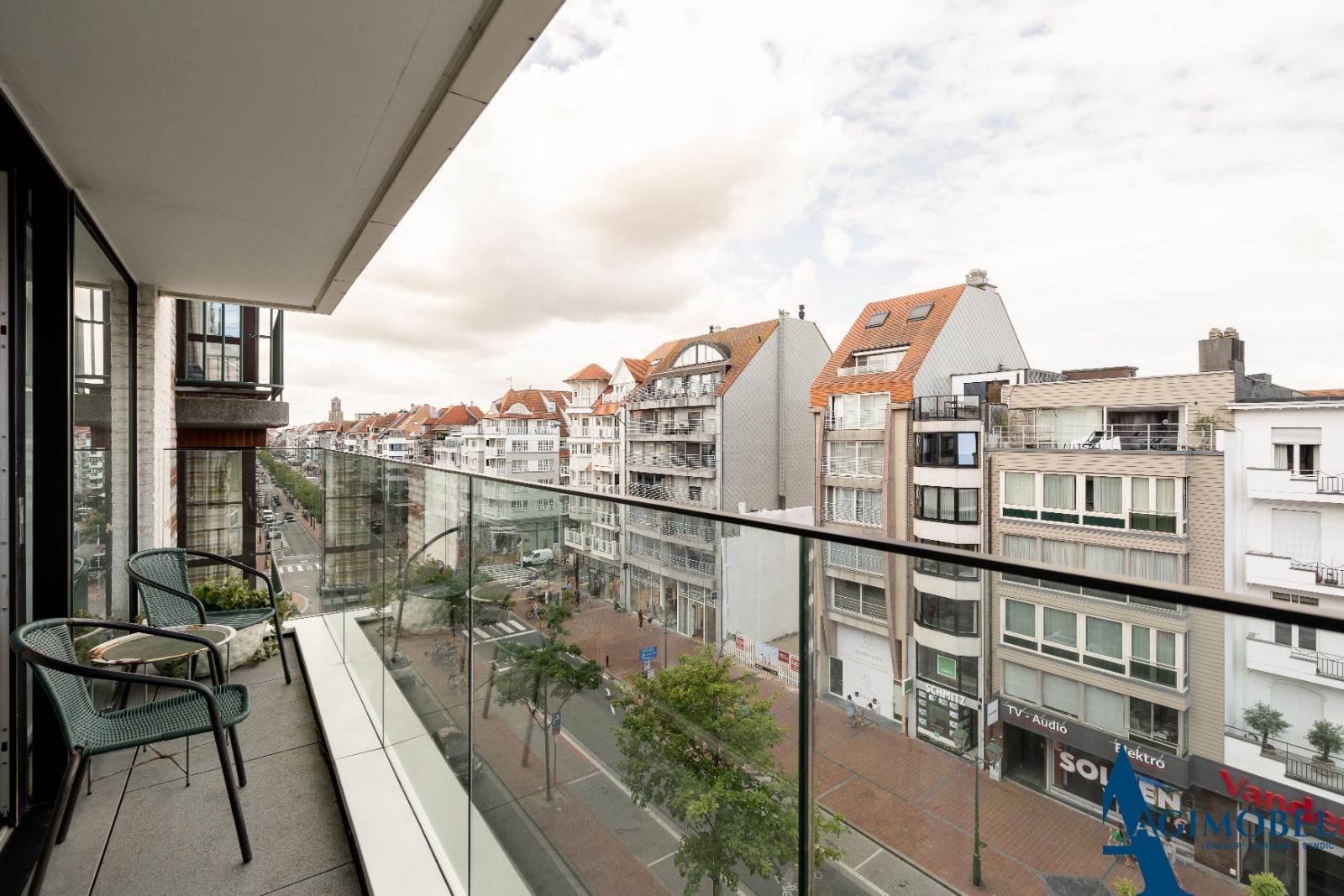 Stijlvol 2-slaapkamer appartement met royale gevelbreedte van 6,75 m, pal op de Lippenslaan. foto 8