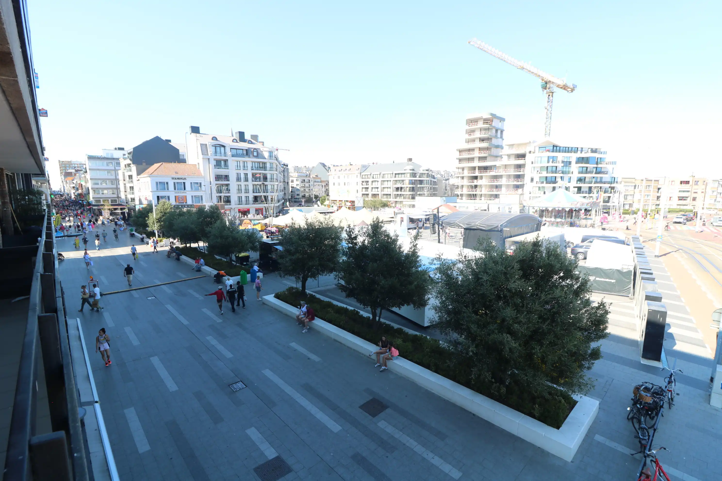Ruim appartement (102 m²) met 2 slaapkamers en uitzicht op het stationsplein van Blankenberge. foto 7