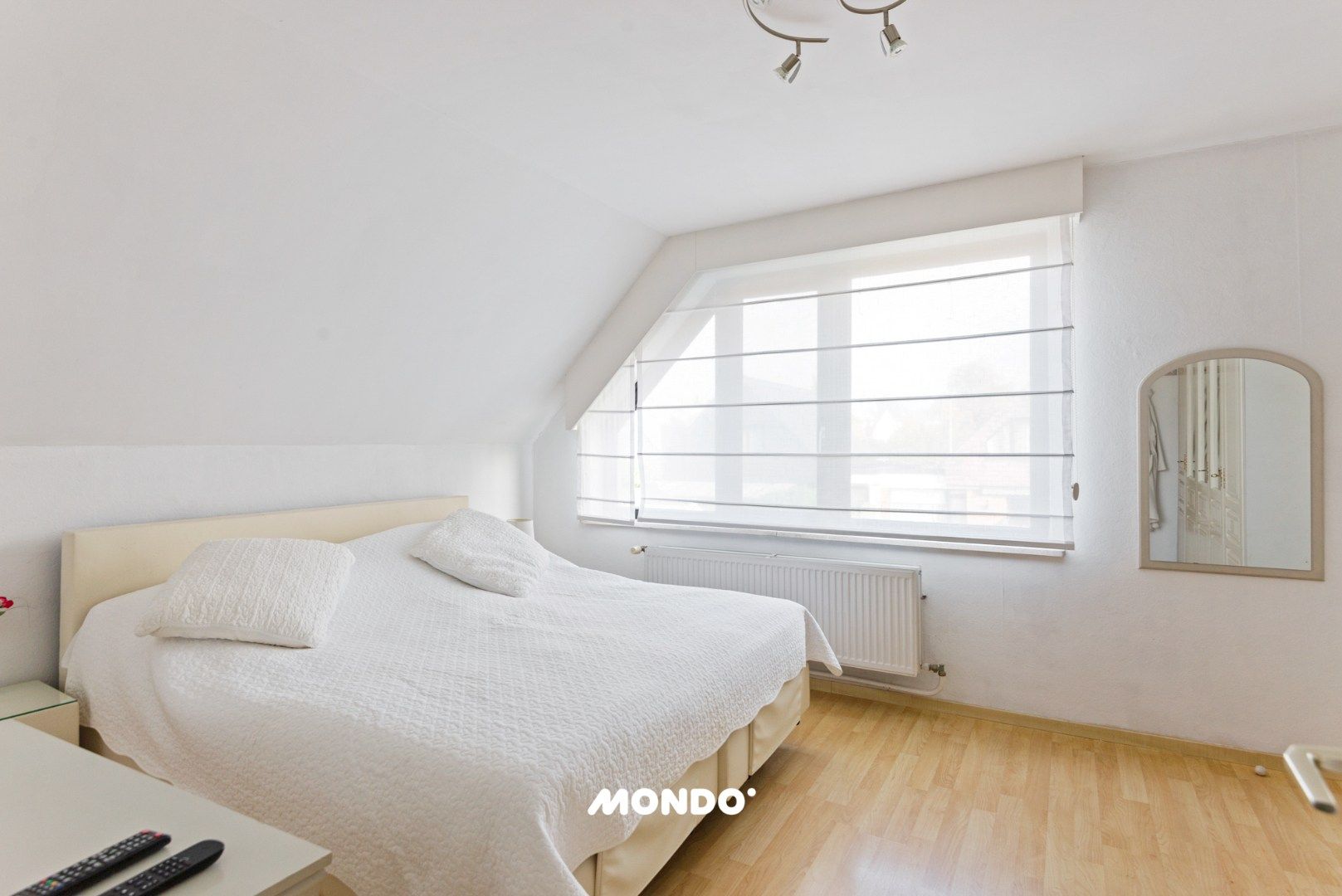 Ruime gezinswoning met 3 slaapkamers en lichtrijke aanbouw in een rustige doodlopende straat! foto 13