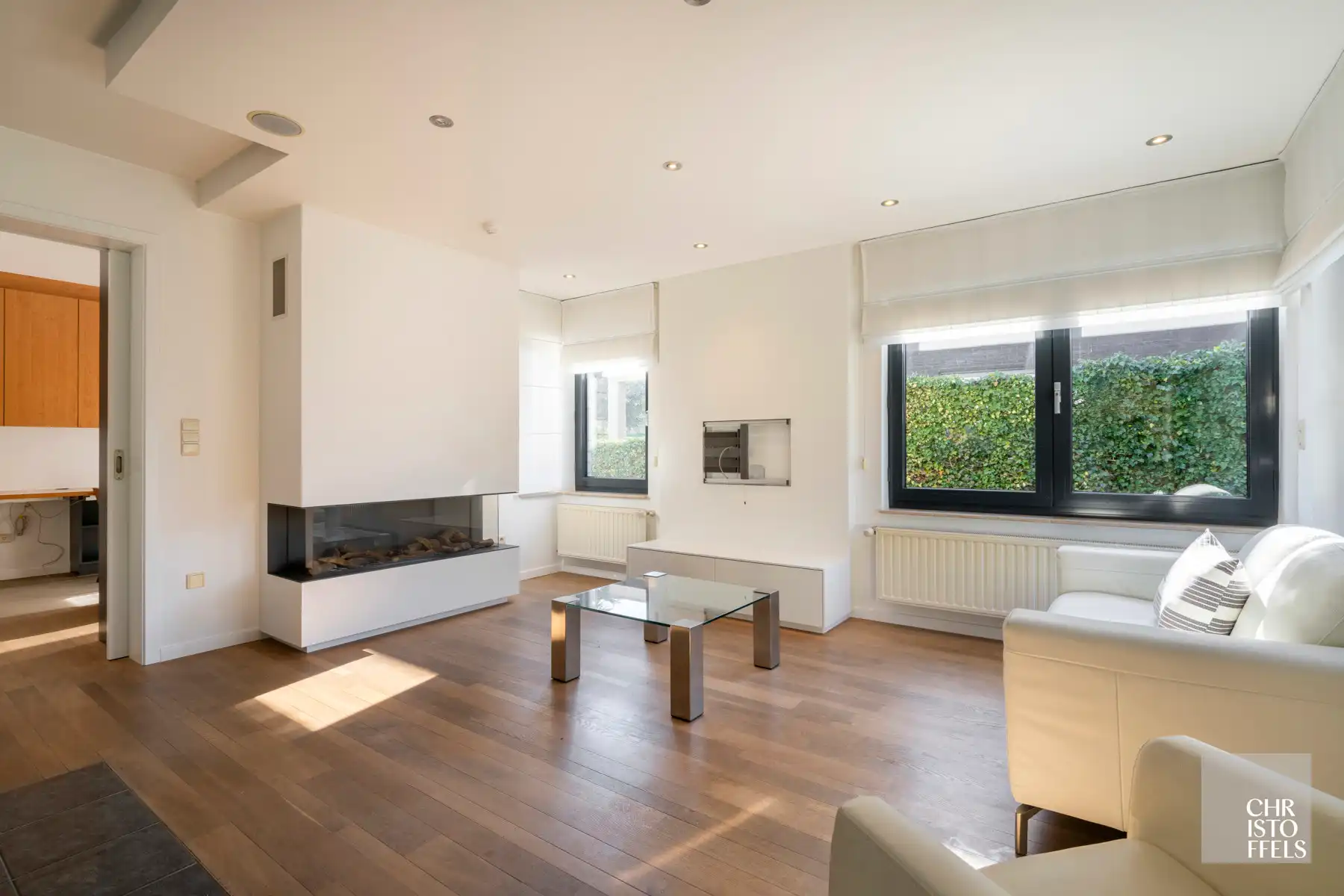 Vergunde tweewoonst met paardenaccommodatie op 3.721 m²  foto 2