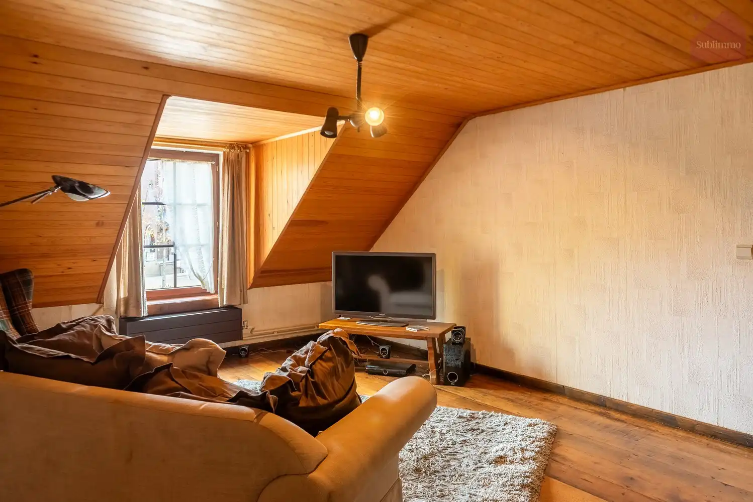 Ruime gezinswoning met 6 slaapkamers op een uitzonderlijk groot perceel van 21a 73ca foto 27