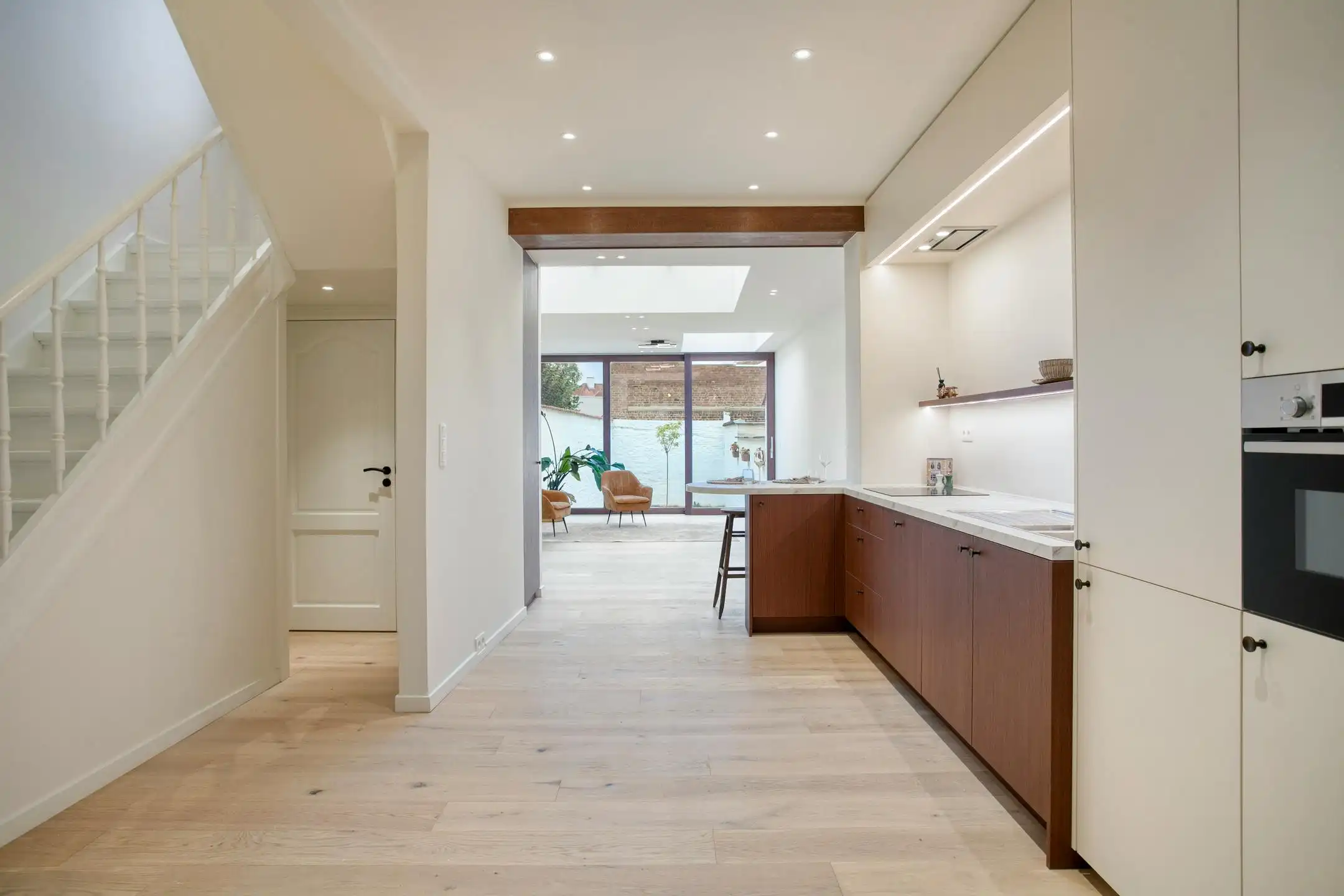  Prachtig vernieuwde woning te koop in centrum Kortrijk foto 3