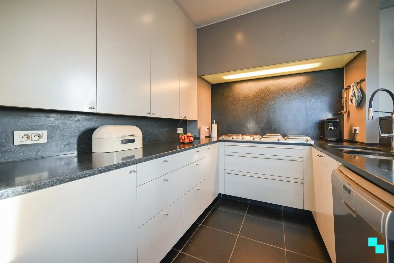 Karaktervolle woning met handelsruimte nabij het centrum van Izegem foto 15