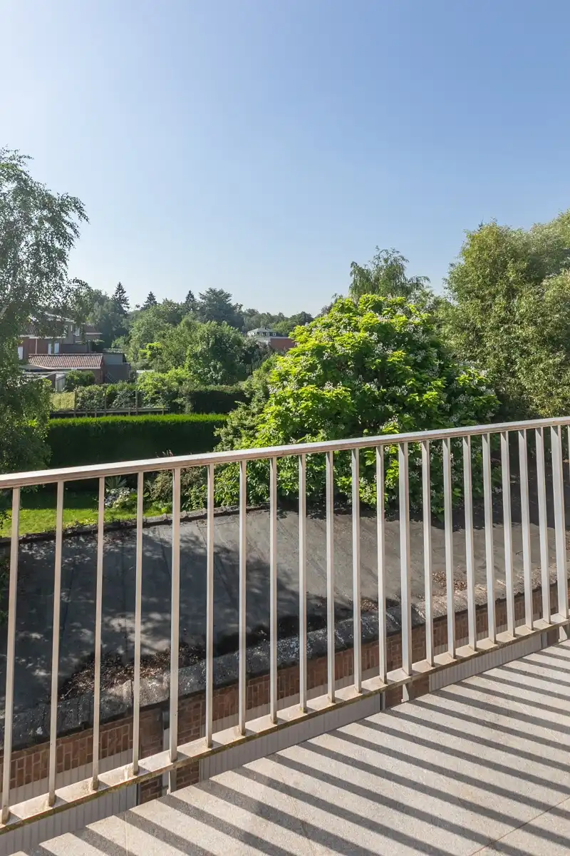 Residentieel gelegen, instapklaar appartement met 2 slaapkamers, terras, kelder en ruime Garage (energielabel B...) foto 7