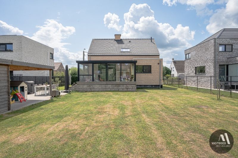 Recente energiezuinige woning met grote tuin foto 4