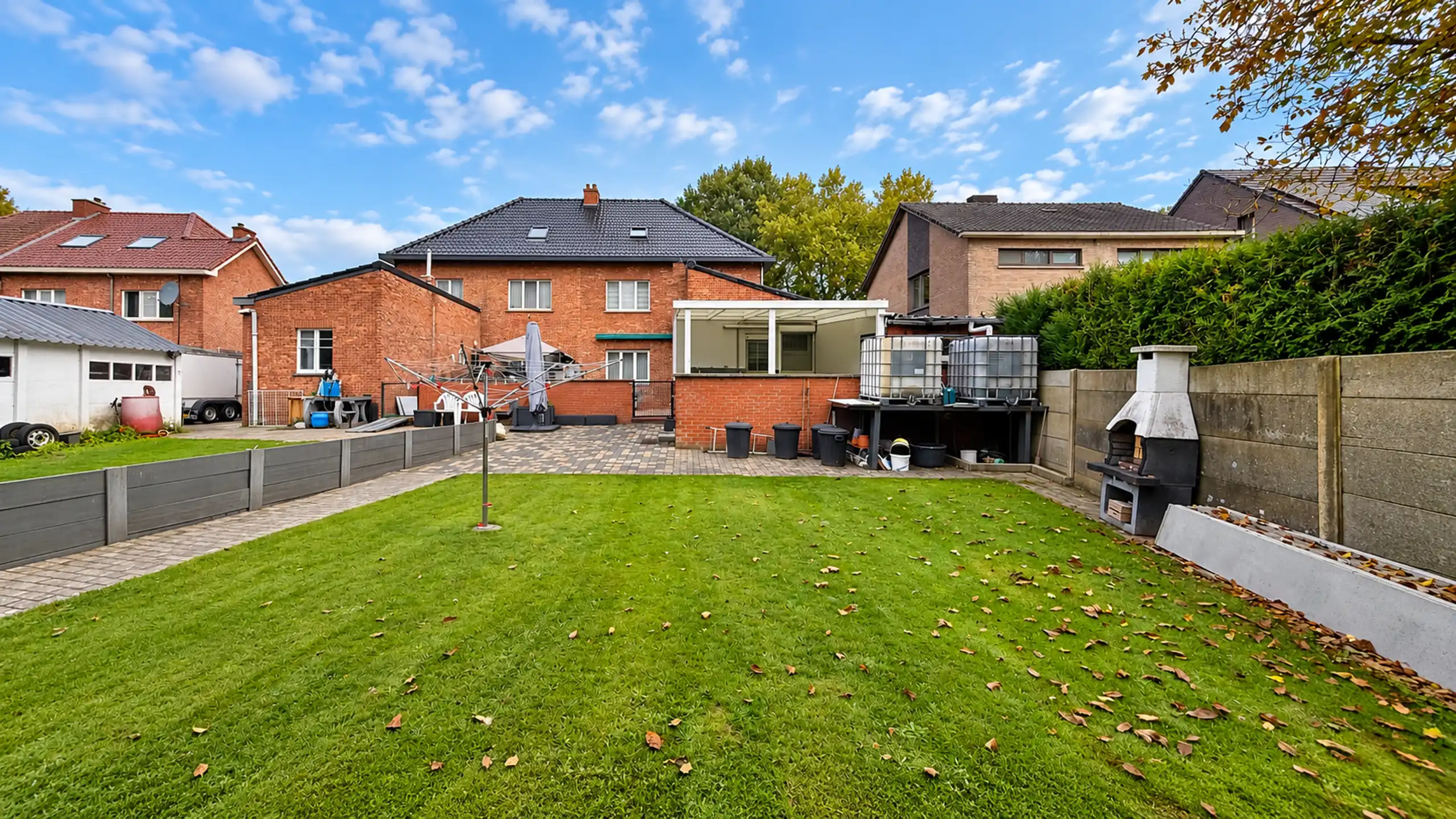Instapklare halfopen bebouwing met zonnige tuin en garagebox foto 46