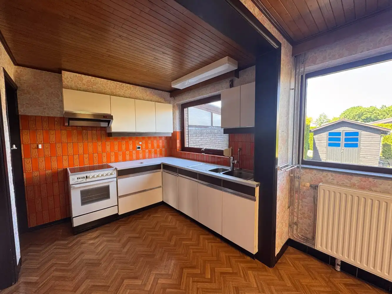Gezinswoning met 3 slaapkamers, garage en tuin op 428 m² foto 6