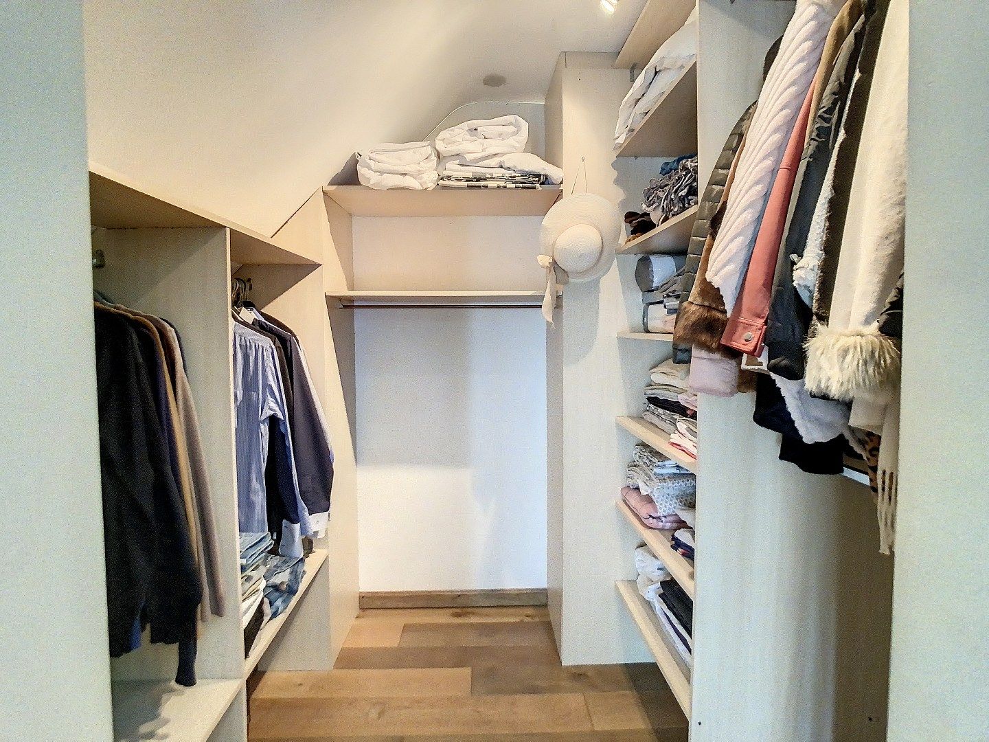 Prachtige woning met 5 slaapkamers, bureau, kelder, garage en tuin te 's Gravenvoeren foto 12