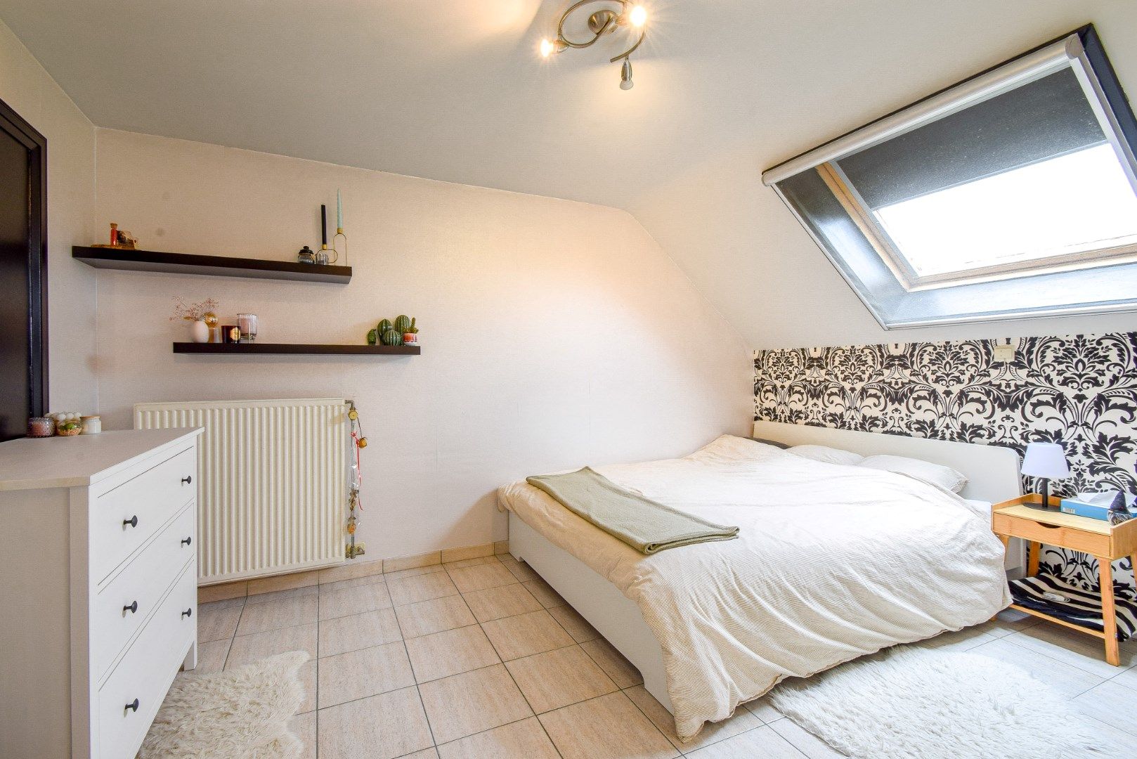 Verzorgde woning met 4 slaapkamers, garage en mooie tuin foto 14