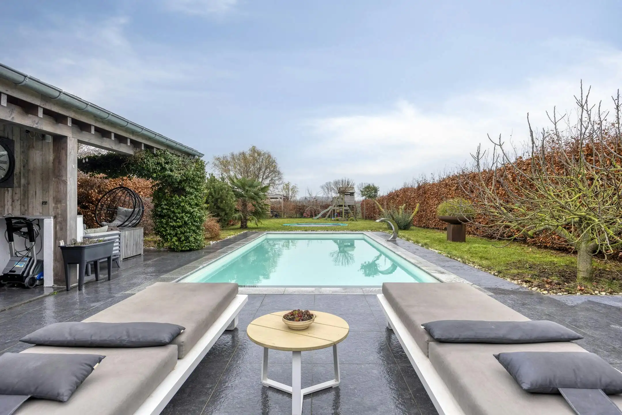 Gerenoveerd vrijstaand huis met zwembad, poolhouse en tuin foto 20