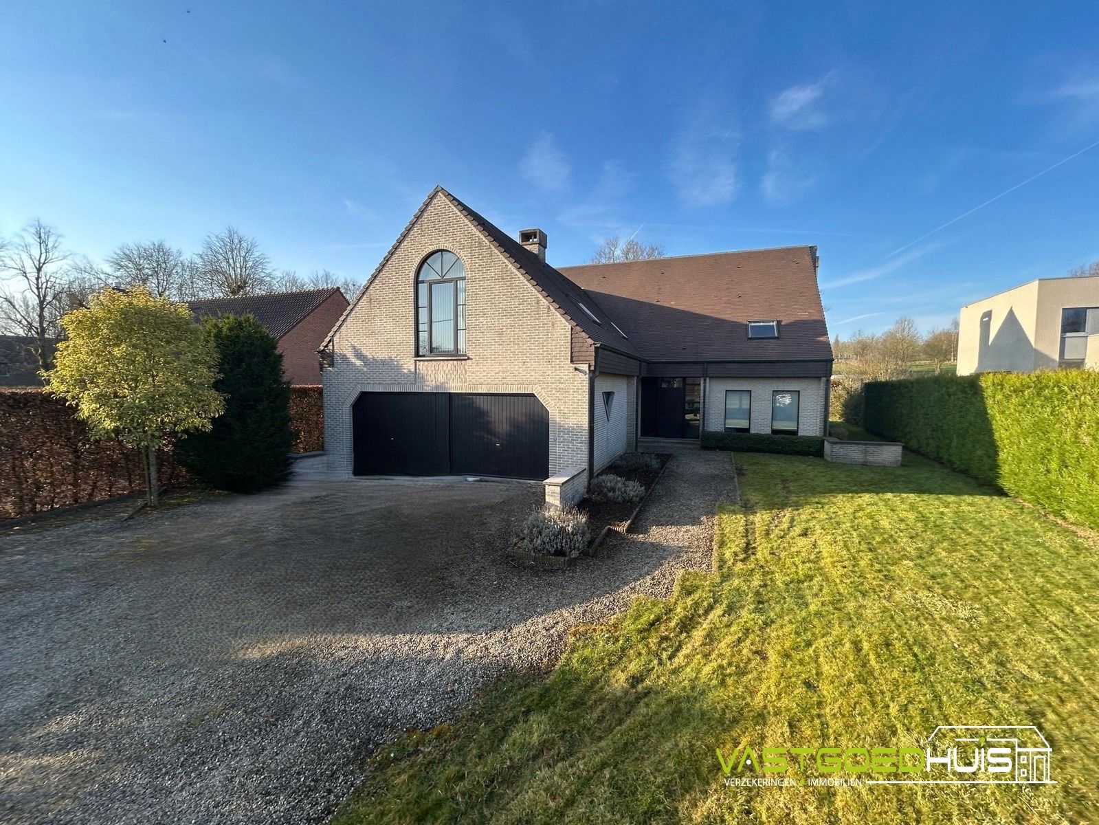 Statige villa met 5 slaapkamers en tuin op 18a26ca foto 2