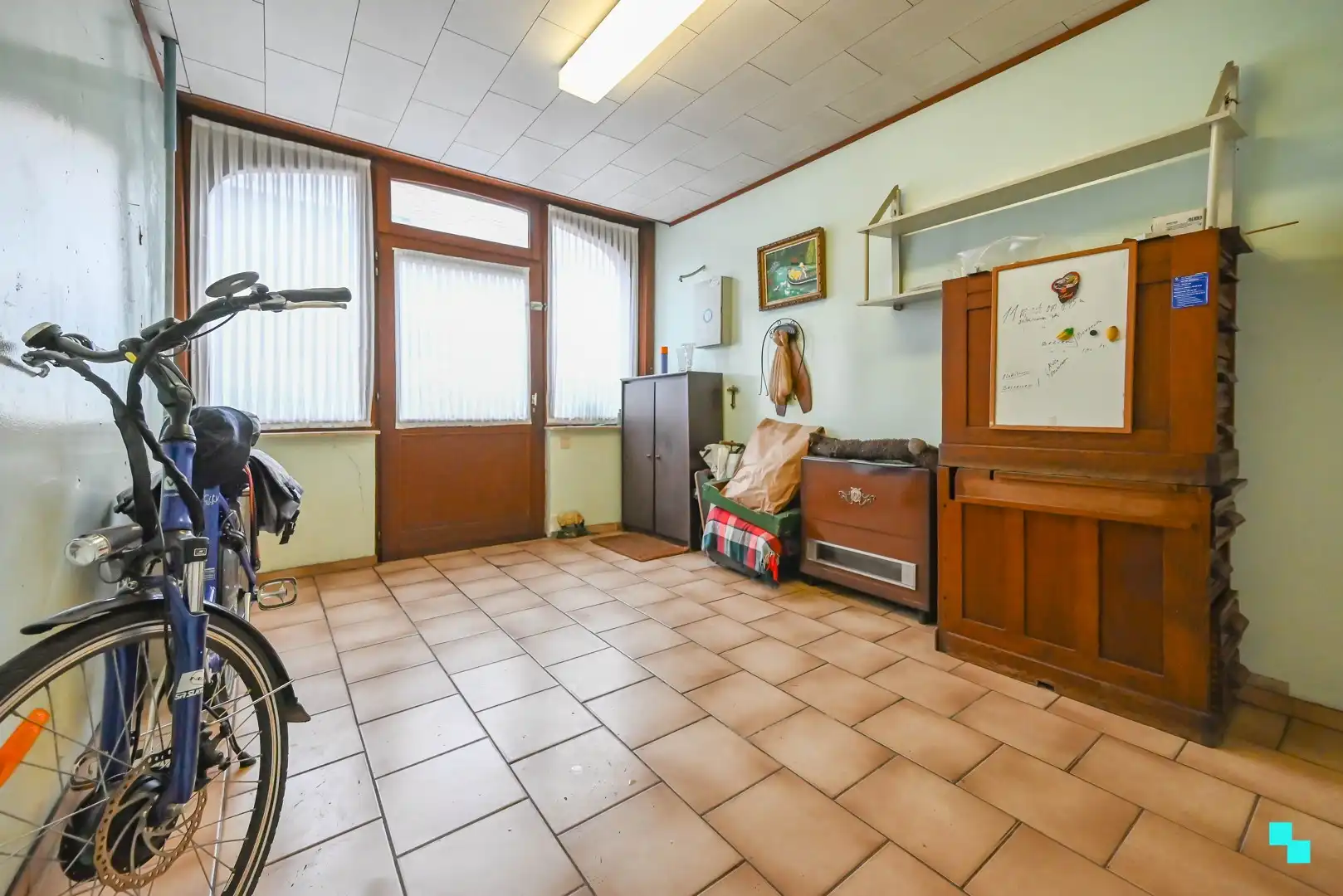 Zéér ruime ééngezinswoning met drie slaapkamers en bijgebouwen te Izegem foto 7