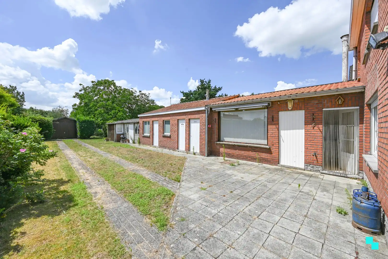 Stevig gebouwde, halfopen bebouwing met tuin in Zulte foto 11