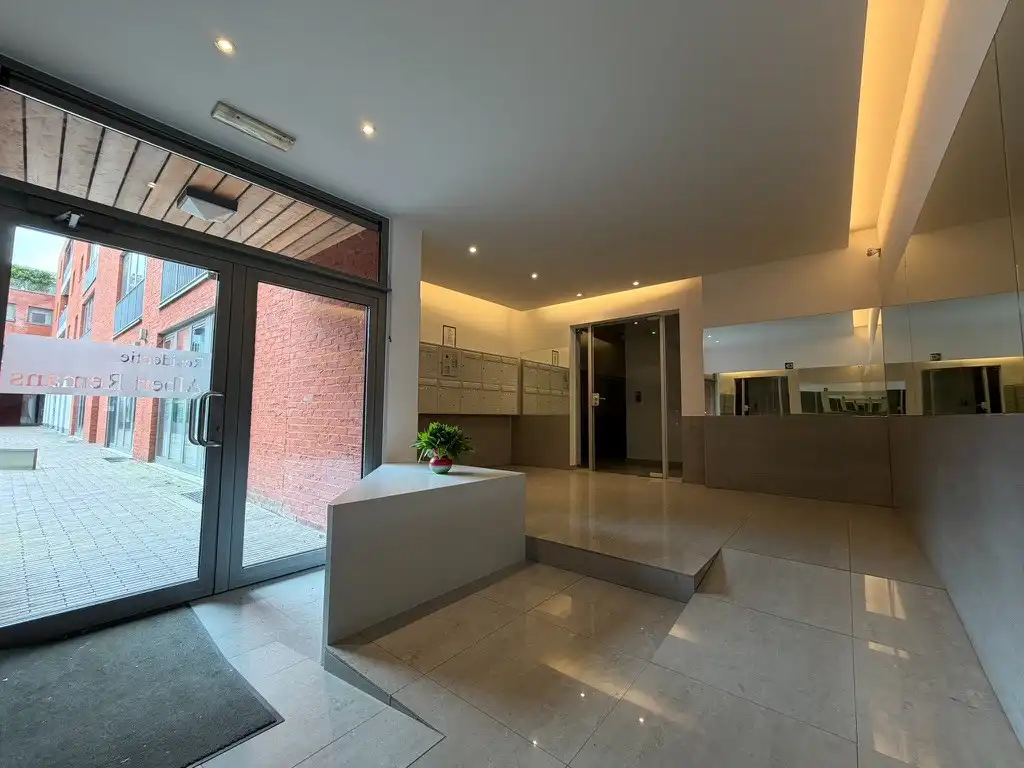 Genk-centrum, Oude Markt 4 bus 11: Ruim en energiezuinig appartement (133 m²) met 2 slaapkamers, overdekt terras, dubbele autostaanplaats en kelderberging. foto 4