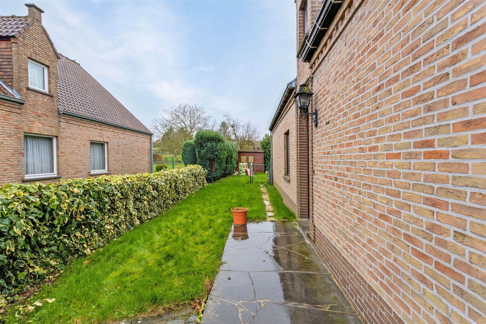 4-gevel woning met 4 grote slaapkamers en 2 badkamers te Vollezele  foto 3