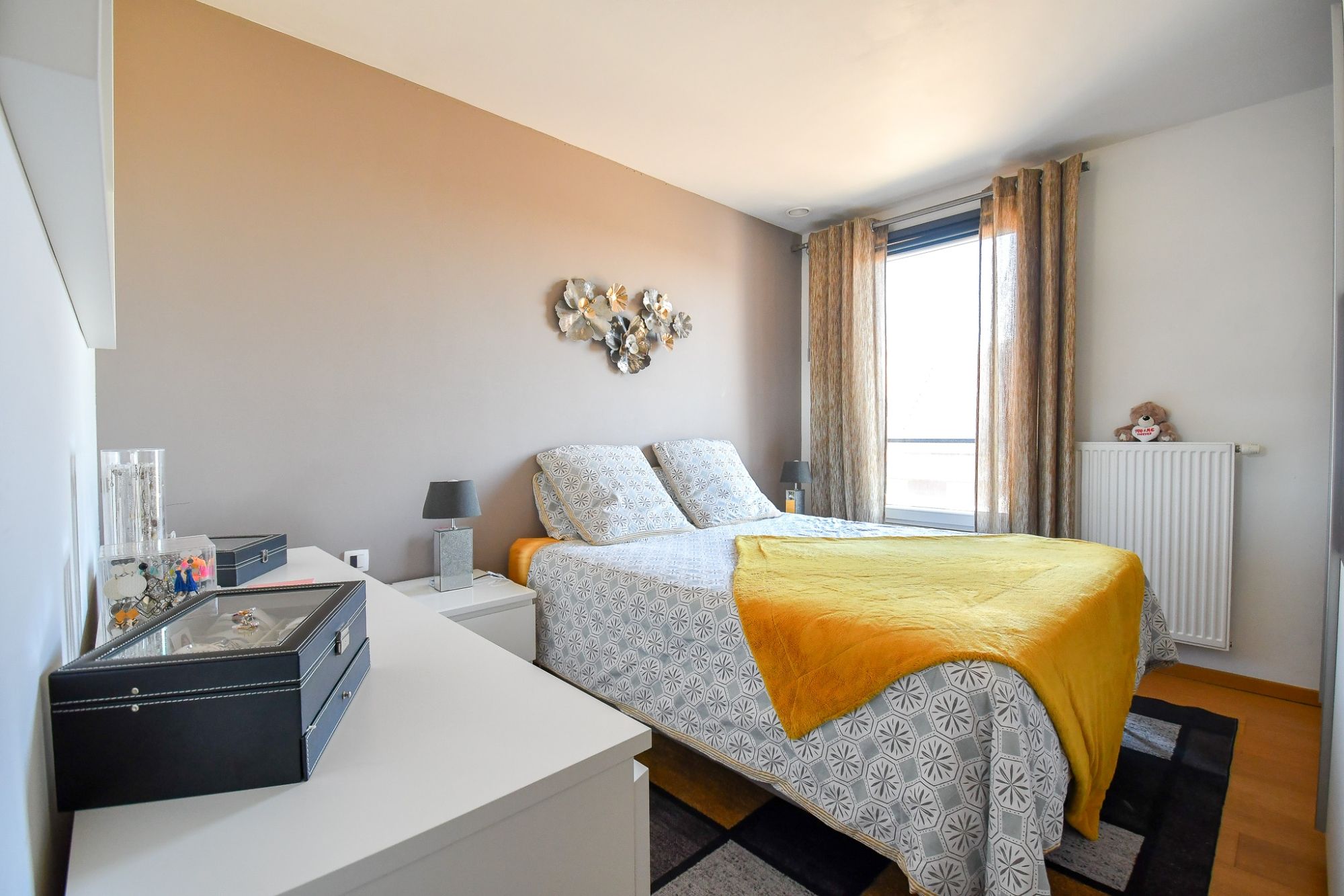 RUIM APPARTEMENT (2de verd) met 2 SLPK & TERRAS foto 6