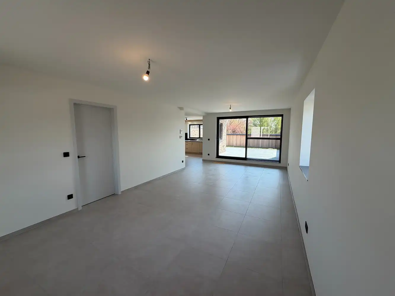 Zeer ruim appartement te huur foto 4