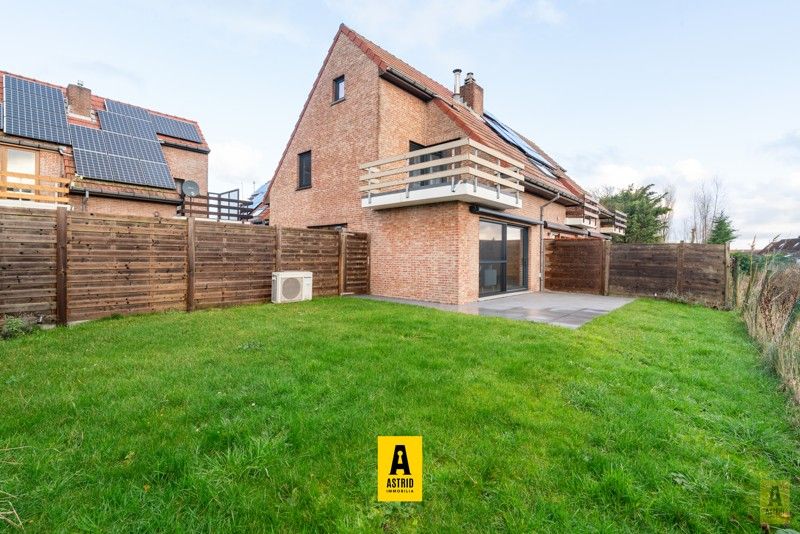 Zonnige vakantiewoning met tuin en garage! foto {{pictureIndex}}