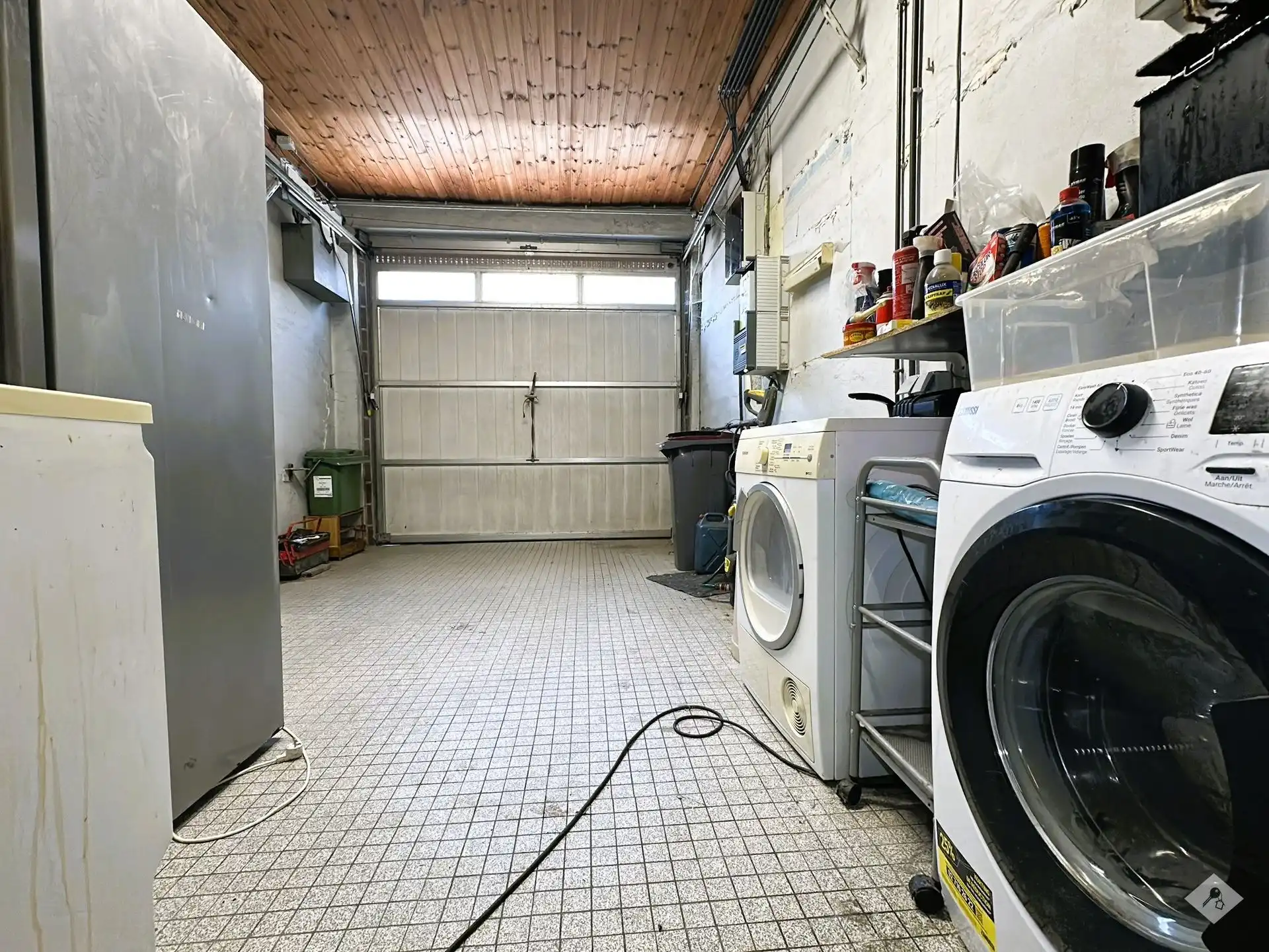 Ruime woning met drie slaapkamers, garage en grote tuin foto 7