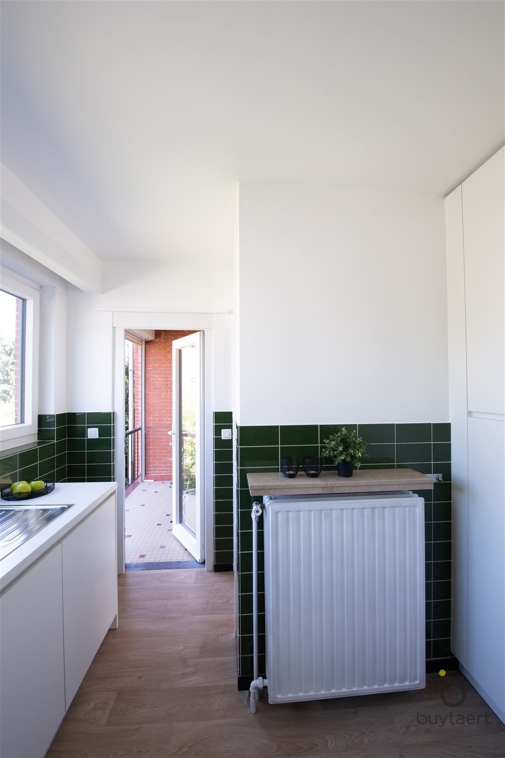 Instapklare éénsgezinswoning met drie slpks en tuin! foto 17