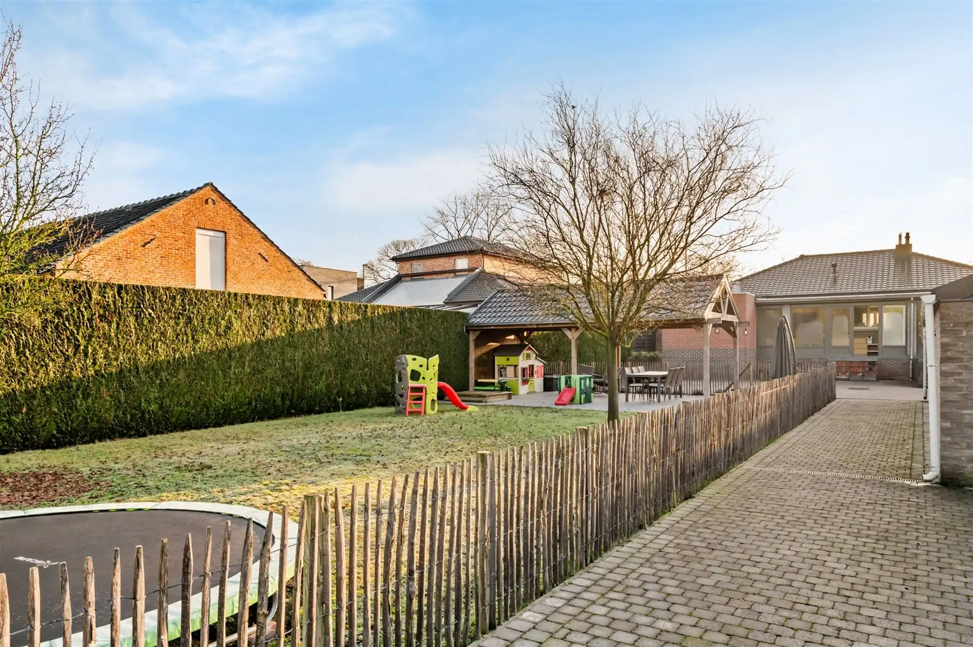 INSTAPKLARE GELIJKVLOERSE WONING MET RUIME GARAGE OP 2191M2 foto 27