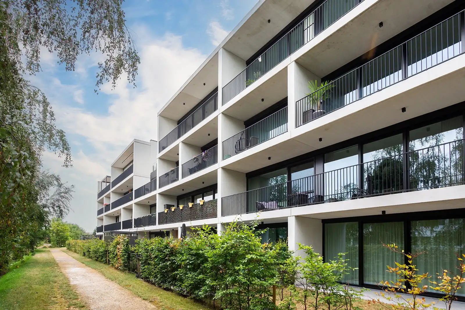 Stijlvol nieuwbouwappartement in idyllisch binnengebied foto 3