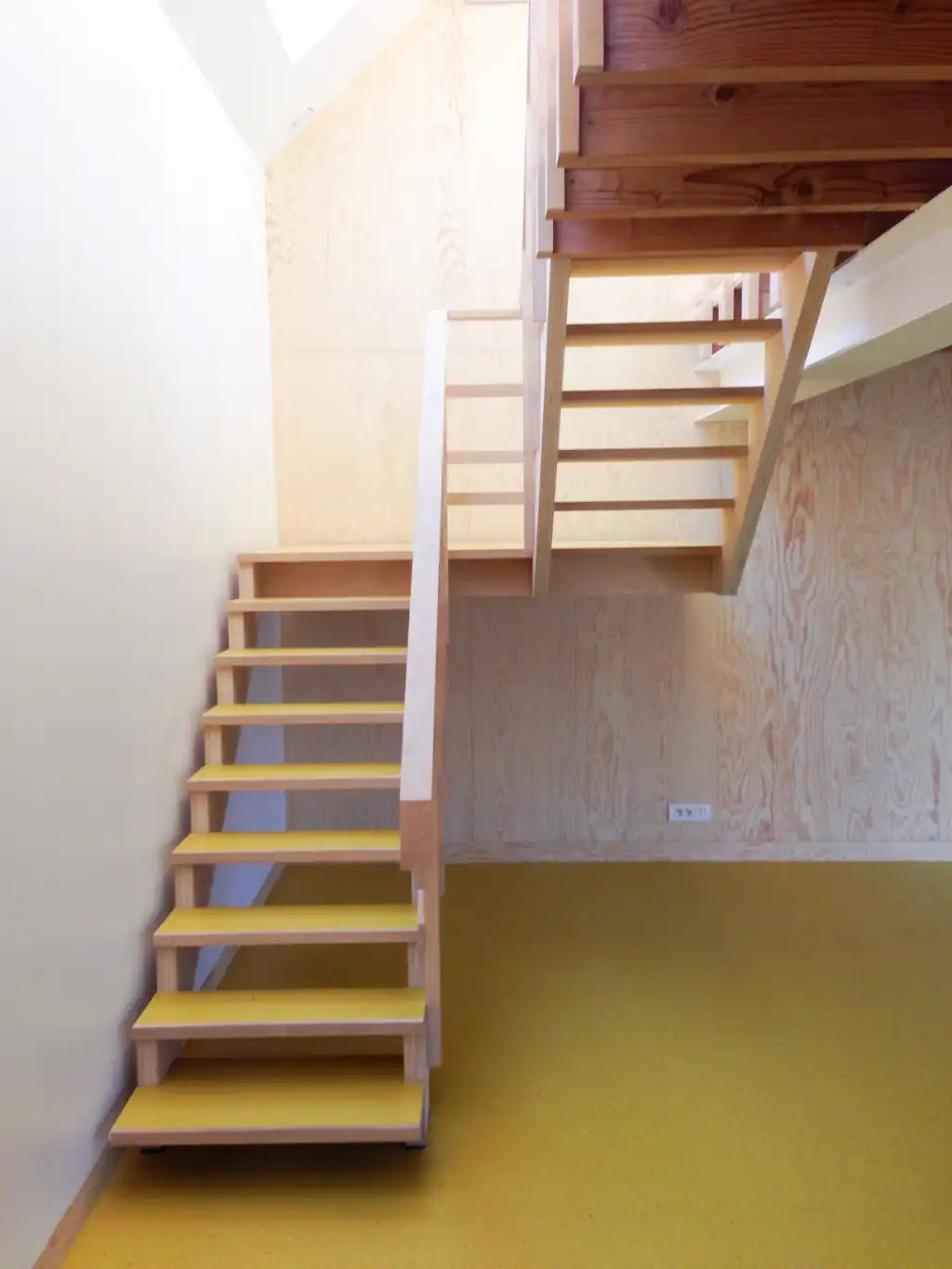 Uniek vastgoed! Exclusieve en creatieve site met twee kantoorruimtes, een polyvalent handelspand, een short-staystudio en een bijzonder architecturale split-levelwoning met ruime tuin, op een boogscheut van het stadscentrum. foto 32