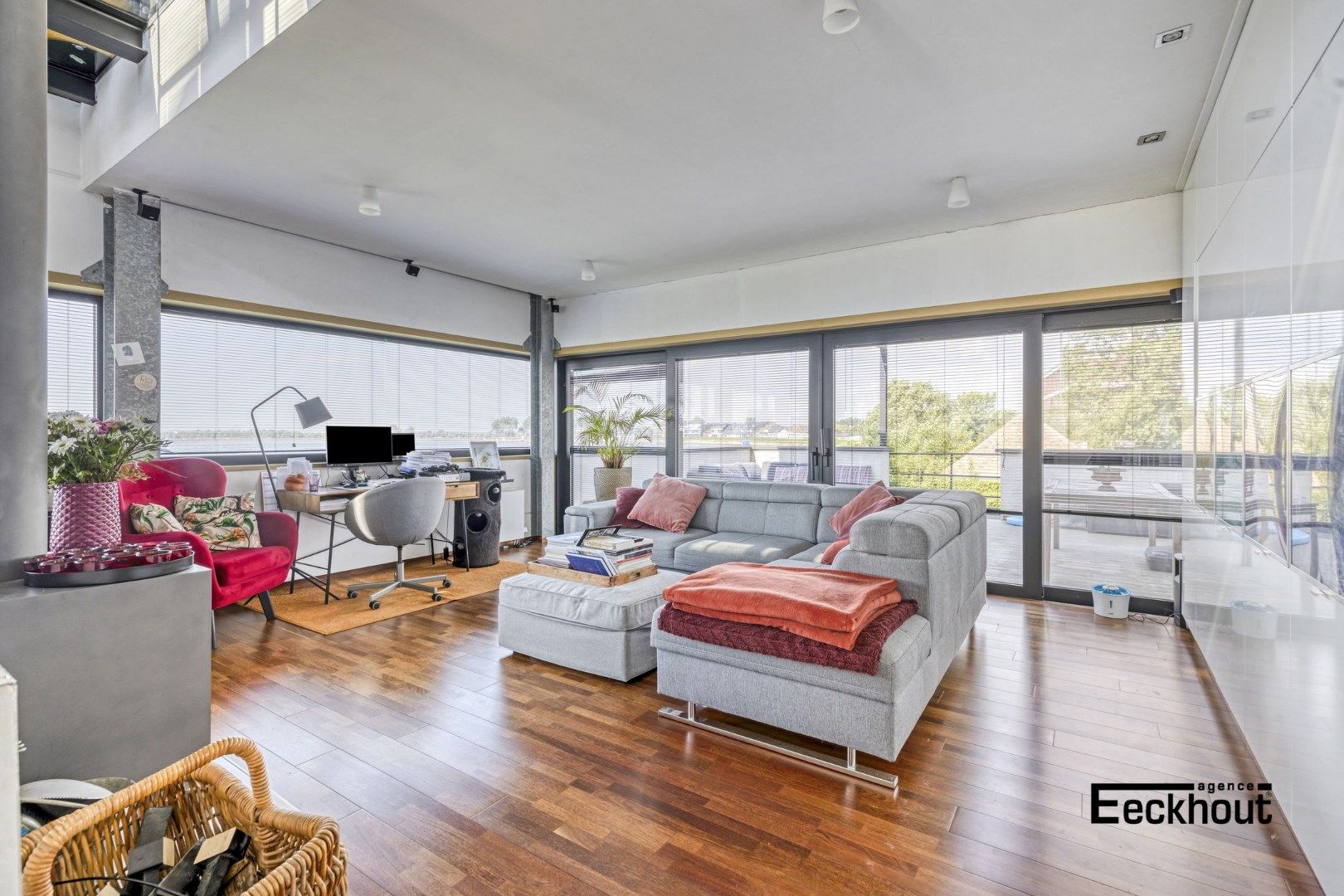 Moderne, architecturale villa met prachtige terrassen en uitmuntend zicht op de Spuikom! foto 5