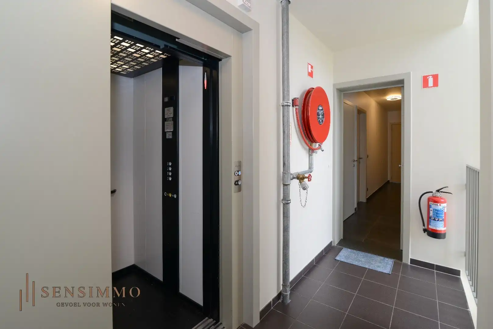 Mooi appartement met 2 slpk, ruim terras en parking foto 16