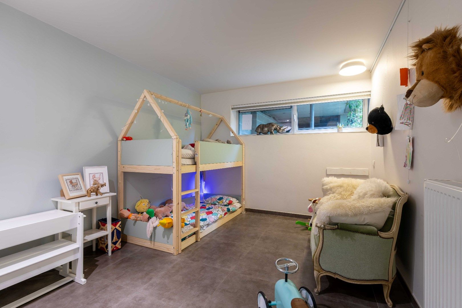 Recente en uitgebouwde villa met vijf kamers en/of praktijkruimte omgeven door het groen tussen Brugge en Oostkamp! foto 18