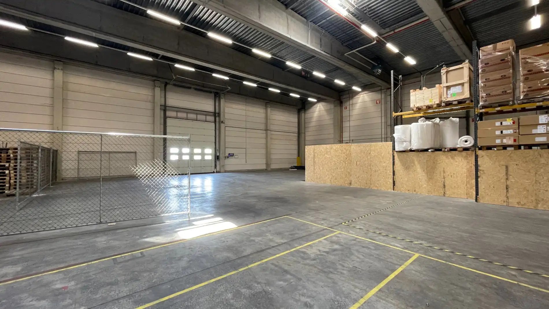 Loods met kantoor te huur nabij E19 in Mechelen foto 18
