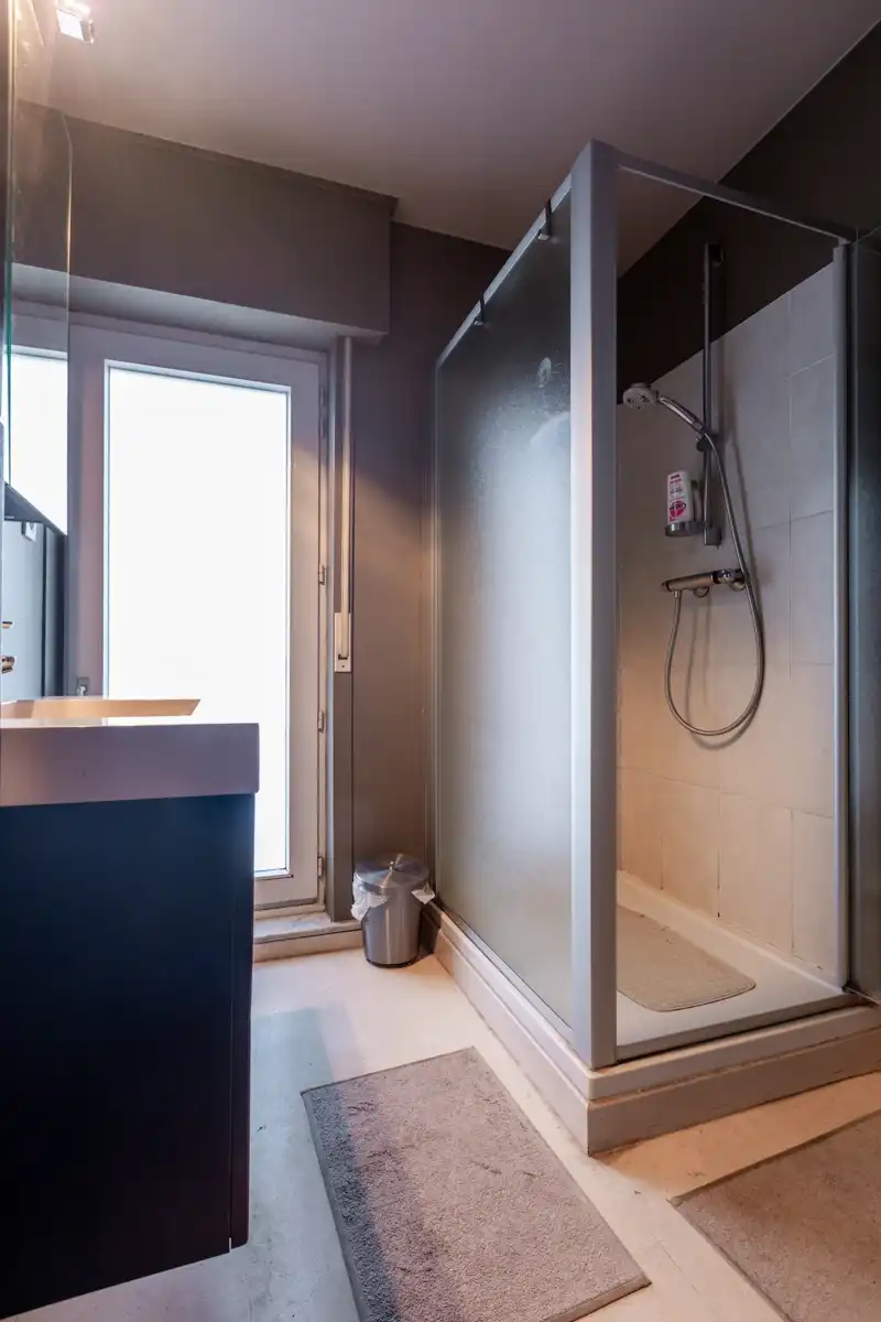 Rustig gelegen, ruime woning met 4 slaapkamers, tuin en garage. (ENERGIELABEL C) foto 4