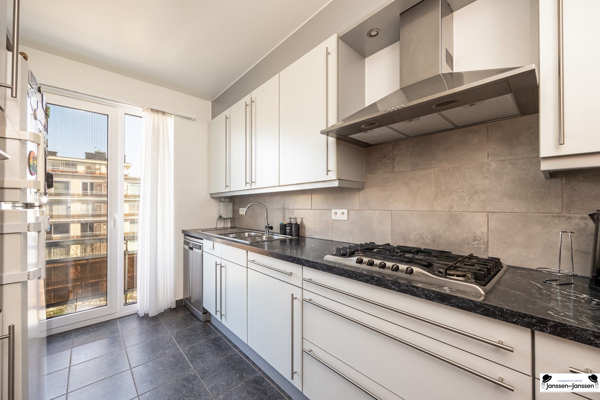 Te koop: Licht en ruim appartement in Merksem! foto 7