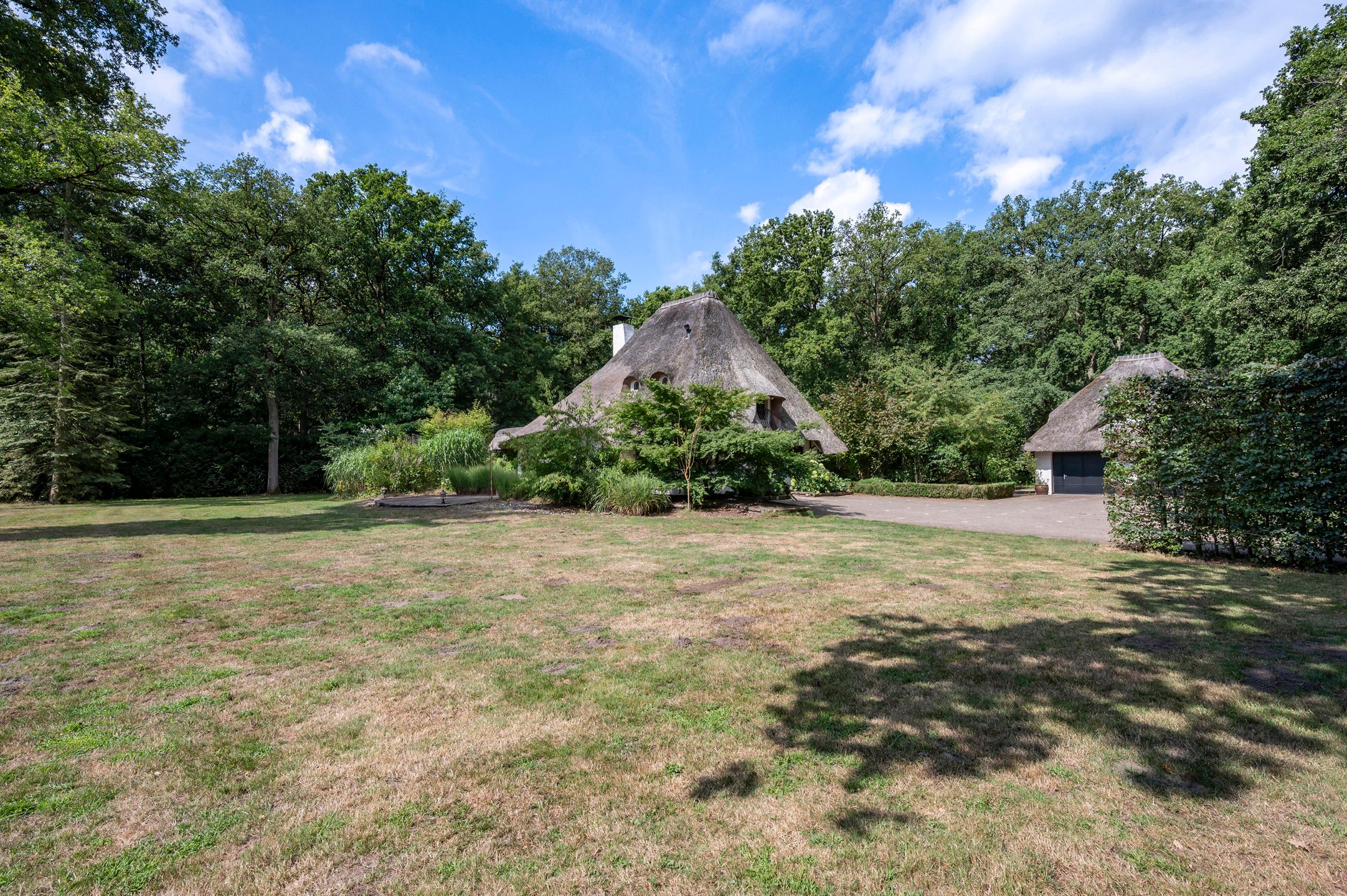 Charmante rietgedekte villa foto 44