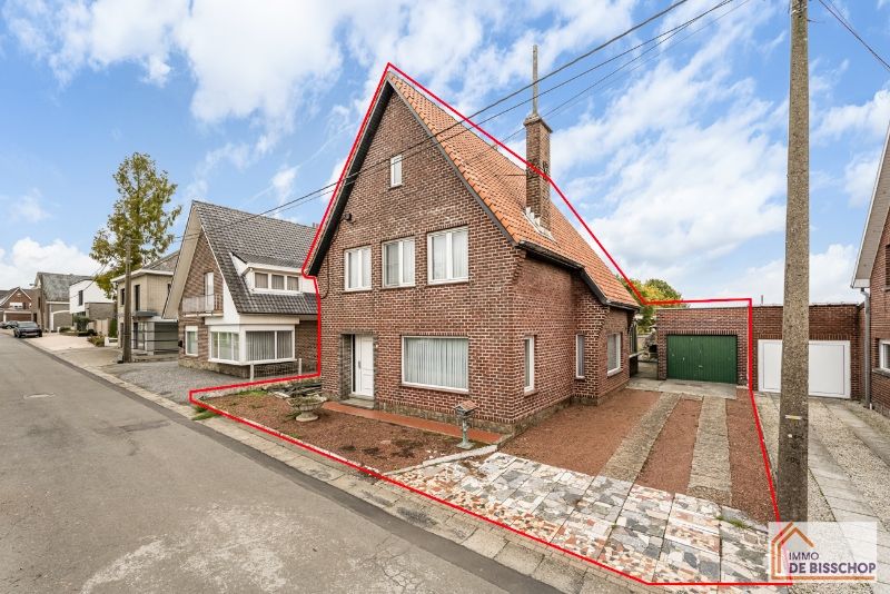 Te renoveren woning met 4 slaapkamers, zongerichte tuin en garage foto {{pictureIndex}}