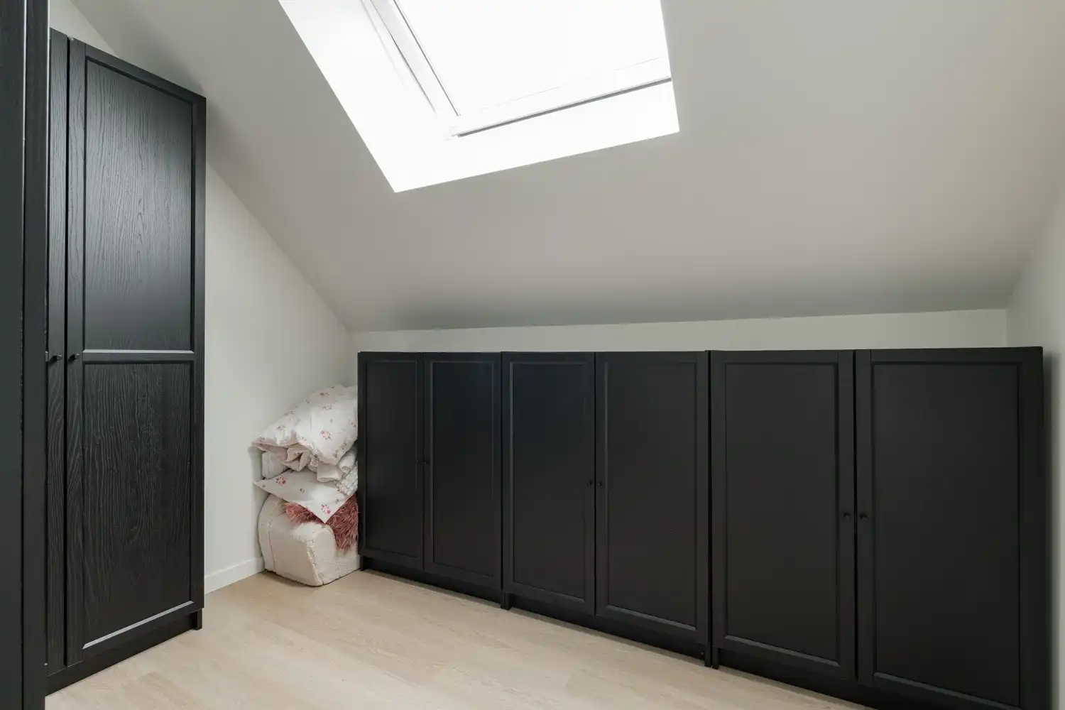 Prachtige villa te koop in Lommel - 4 slaapkamers, 2 badkamers, garage en ruime tuin op 566 m², volledig gerenoveerd in 2025! foto 31