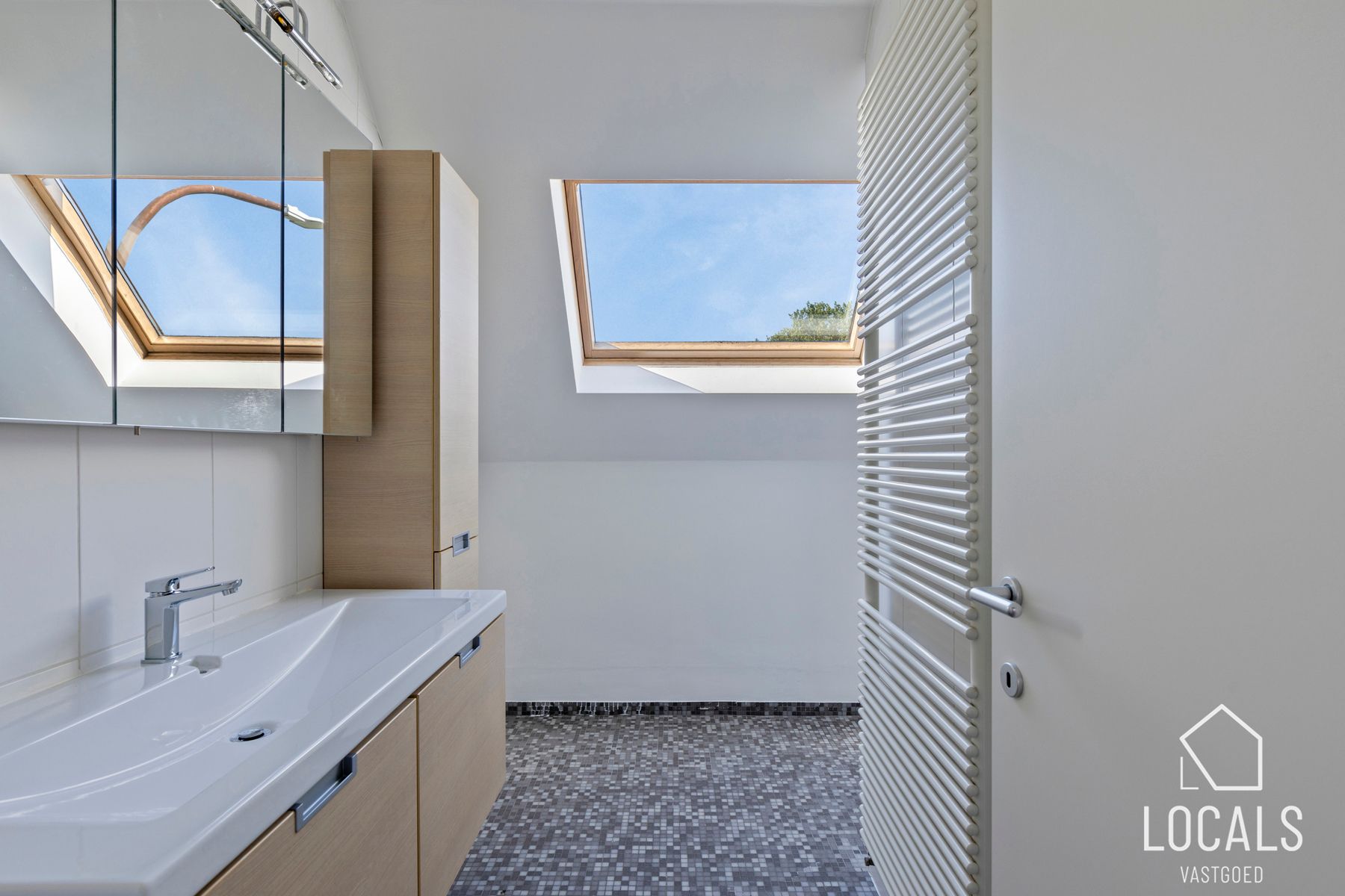 Instapklaar duplexappartement met 2 terrassen, 2 garageboxen foto 16