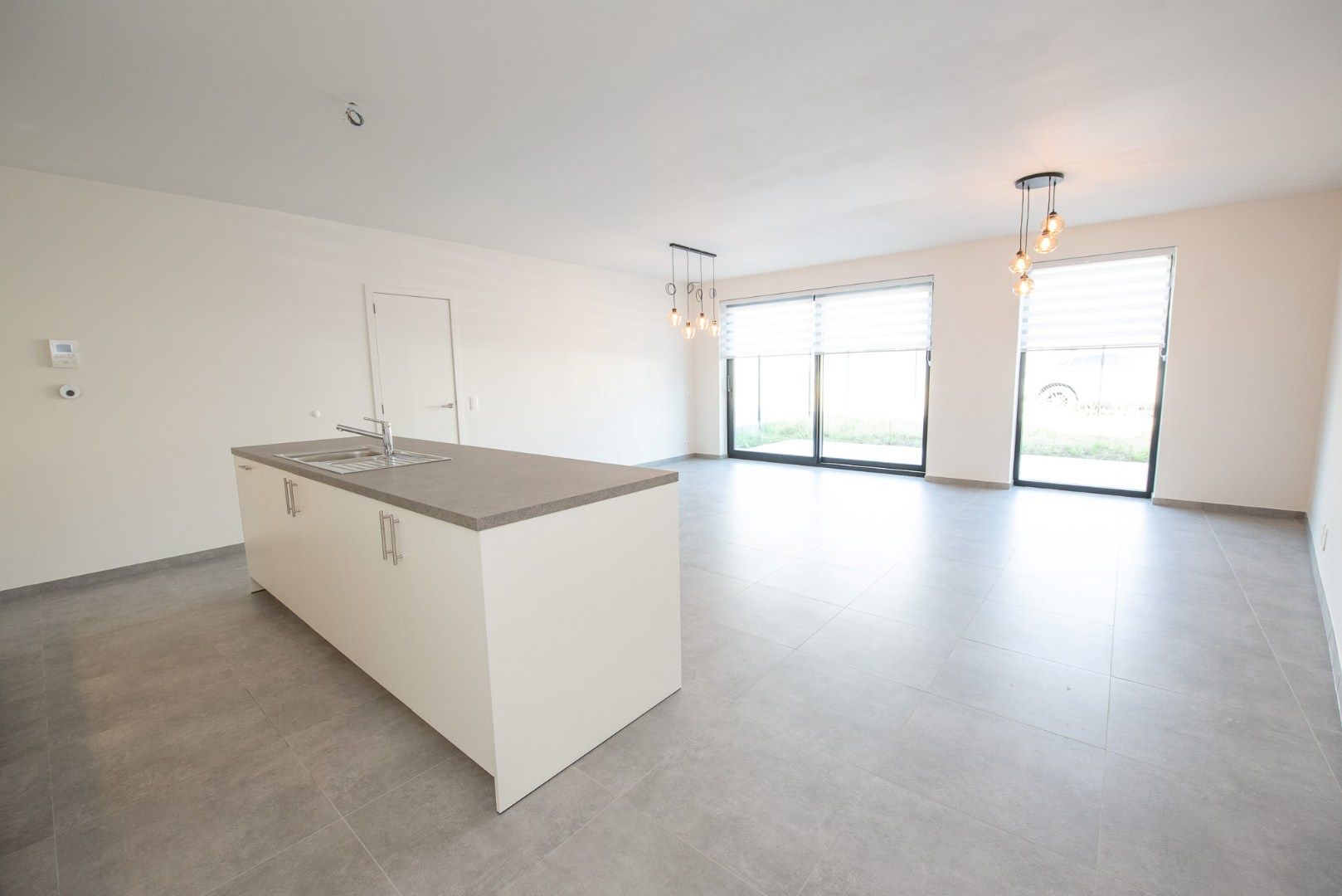 Ruim gelijkvloers nieuwbouwappartement met garage TE HUUR in Waregem! foto 7