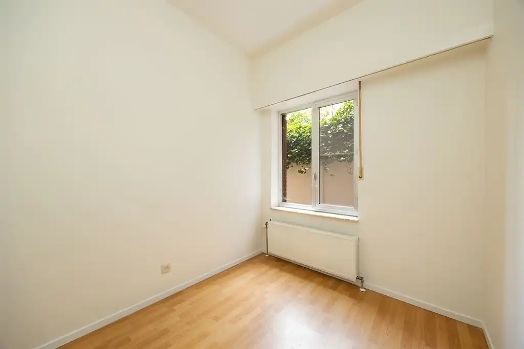 Instapklaar gelijkvloersappartement met stadskoer foto 11