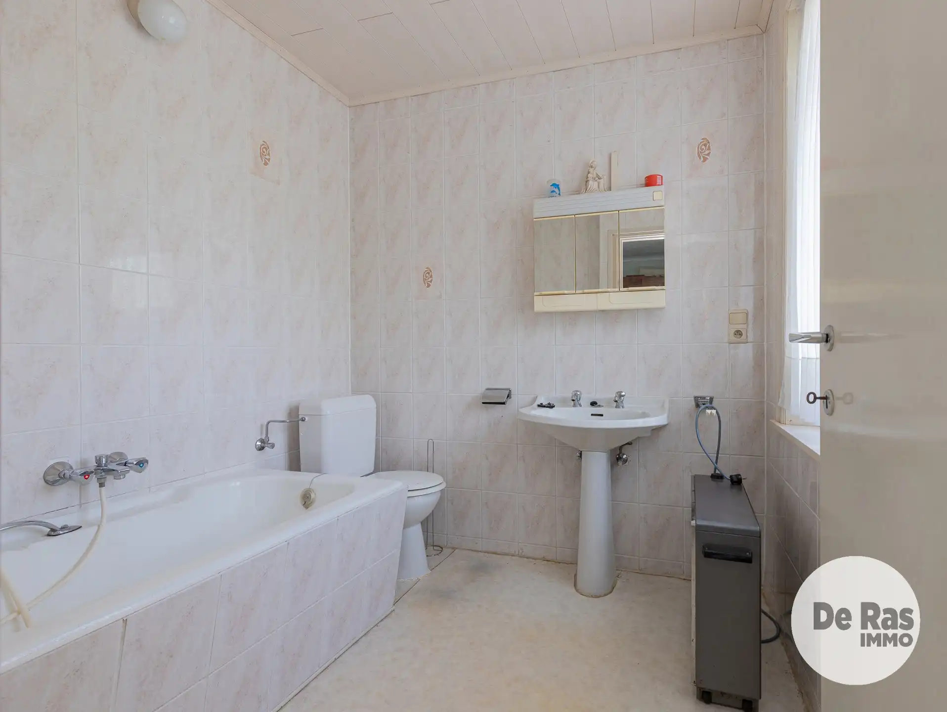 BURST - Te renoveren woning met tal van mogelijkheden foto 14