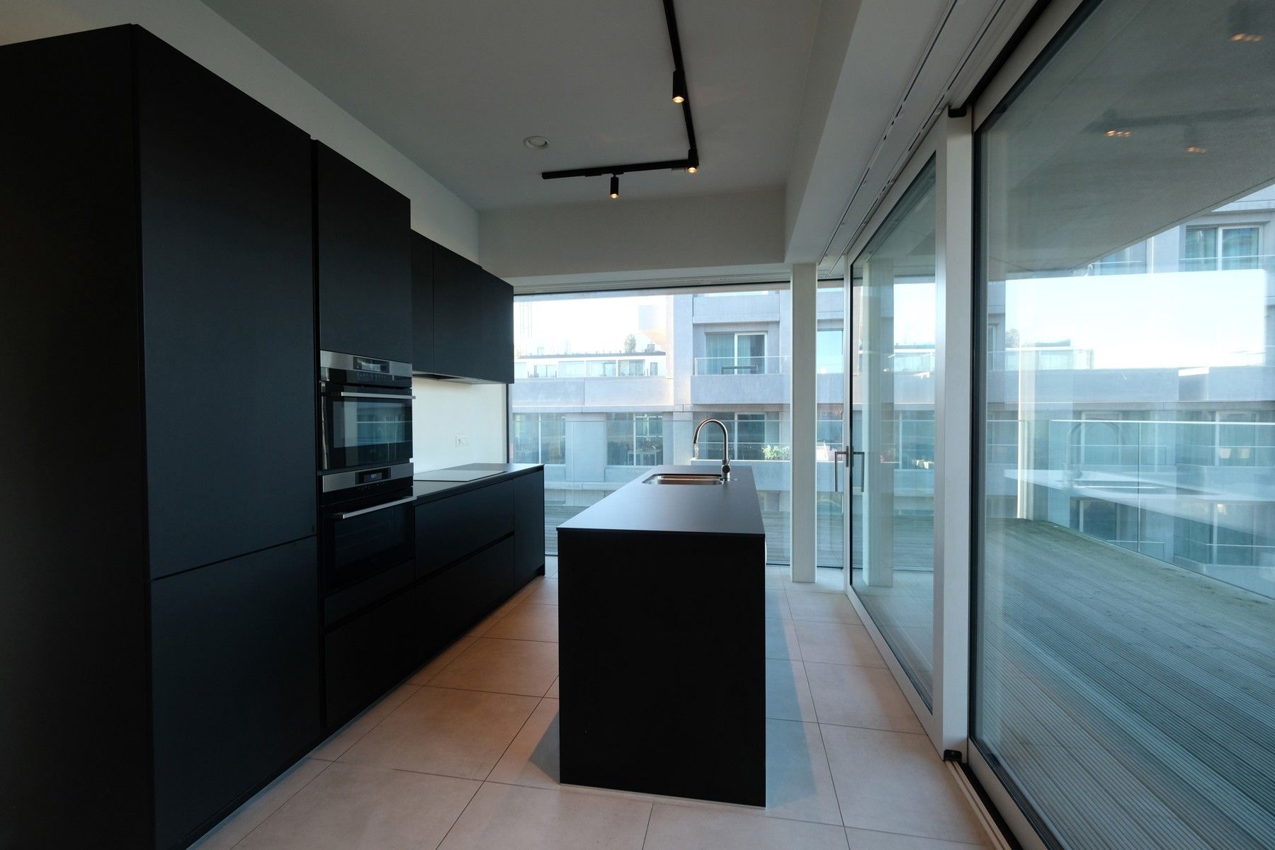 Prachtig hoekappartement met riante terrasruimte foto {{pictureIndex}}