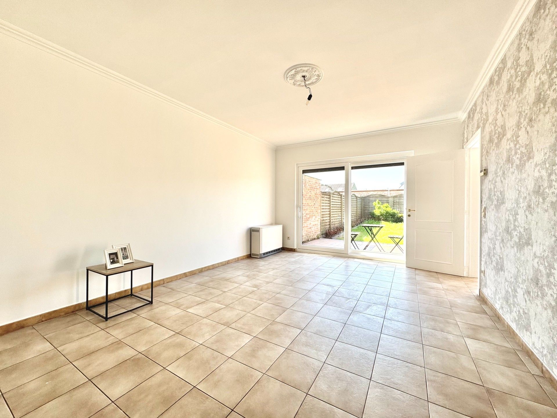 INSTAPKLARE WONING MET 3 SLPKS, TUIN & DUBBELE GARAGE foto 8